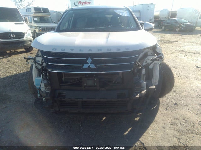JA4J4UA83NZ005226 Mitsubishi Outlander Se