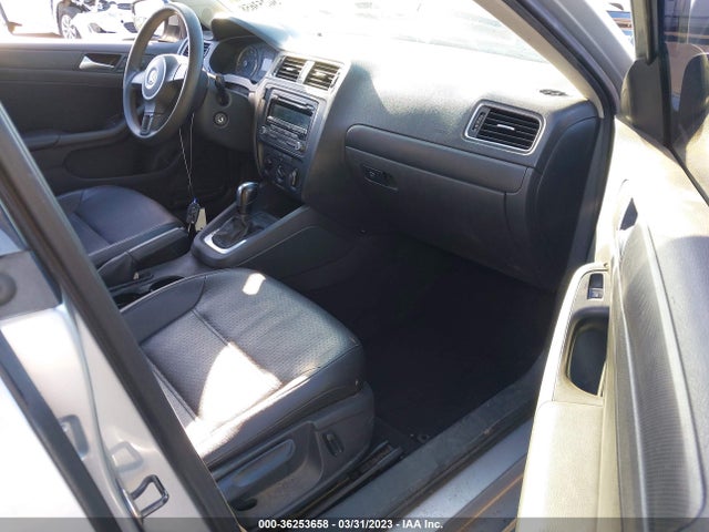 2014 VOLKSWAGEN JETTA SEDAN SE VIN: 3VWD17AJ8EM241594