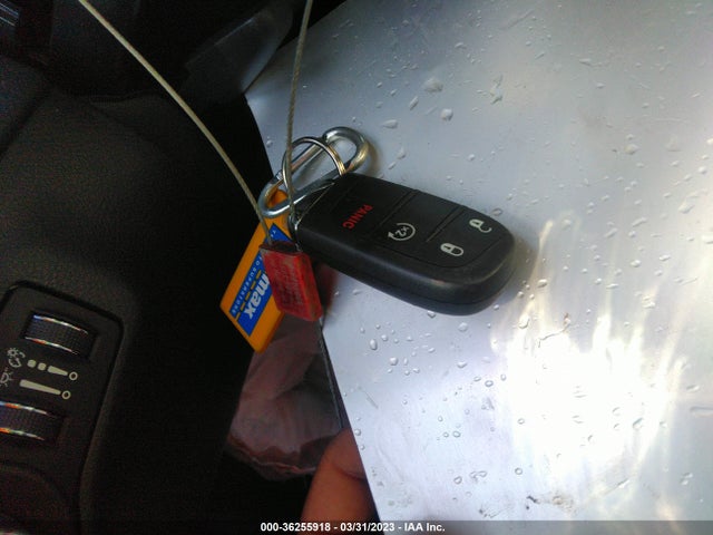 3C4NJCBB5JT377074 Jeep Compass Latitude