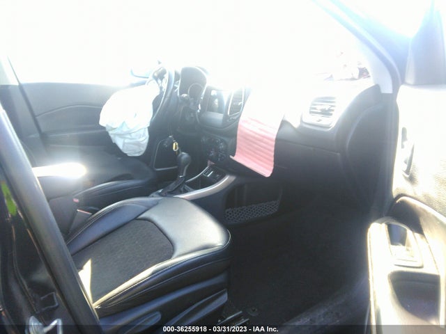 3C4NJCBB5JT377074 Jeep Compass Latitude