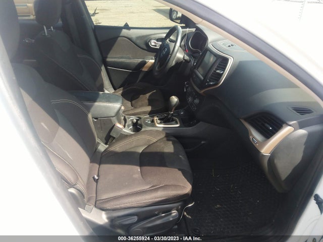 1C4PJMCS3HW615215 Jeep Cherokee Latitude