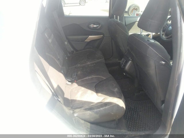 1C4PJMCS3HW615215 Jeep Cherokee Latitude