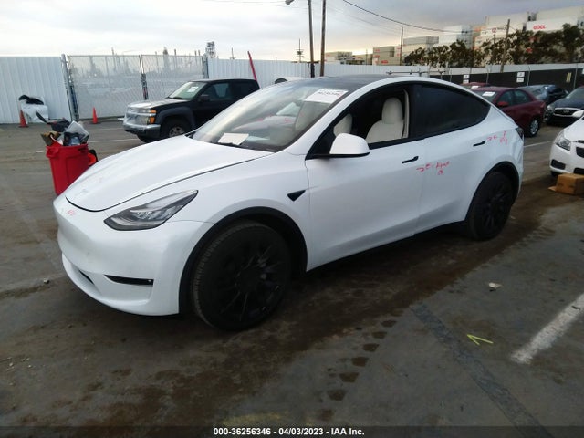 Tesla Model Y Long Range 2022 7SAYGDEE8NF322780 Image 2
