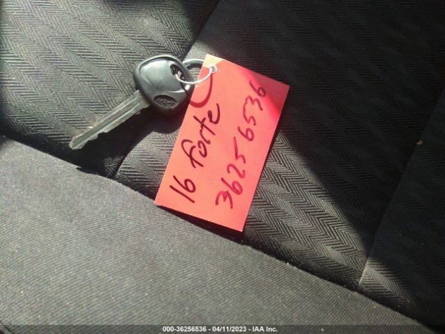 KNAFK4A65G5551372 KIA FORTE LX