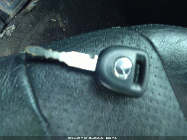 2005 MAZDA MAZDA3 S VIN: JM1BK323851308529