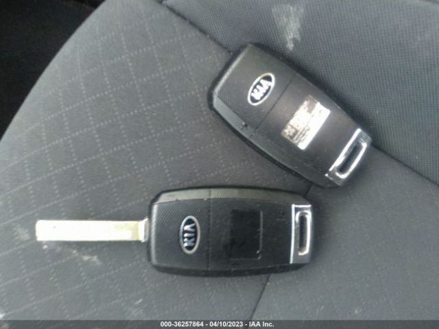 5XYPG4A33GG079615 KIA SORENTO LX