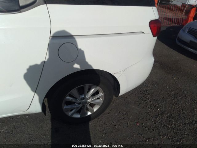 KNDMB5C14F6045252 KIA SEDONA LX