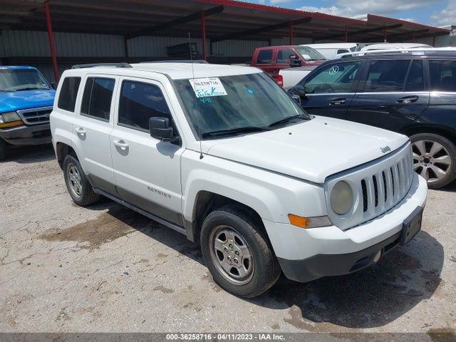 2014 1C4NJPBB1ED511162 main image