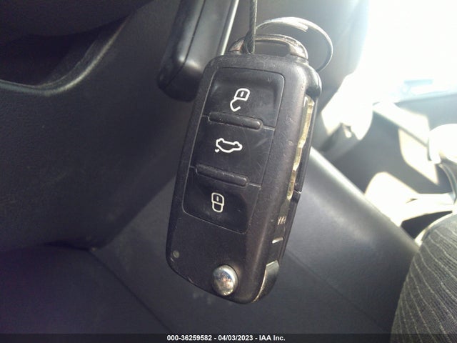 2017 VOLKSWAGEN TIGUAN VIN: WVGAV7AX4HK048431