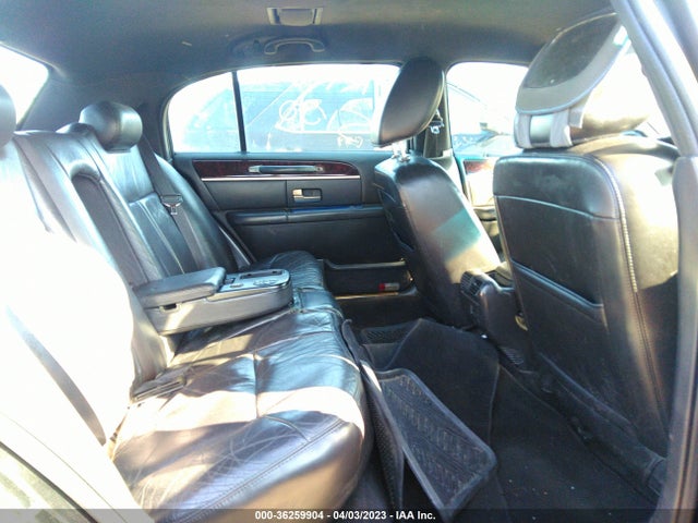 2011 LINCOLN TOWN CAR EXECUTIVE L W/LIVERY PKG VIN: 2LNBL8EV6BX762252