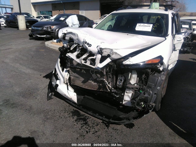 1C4PJLCXXJD553044 Jeep Cherokee Latitude