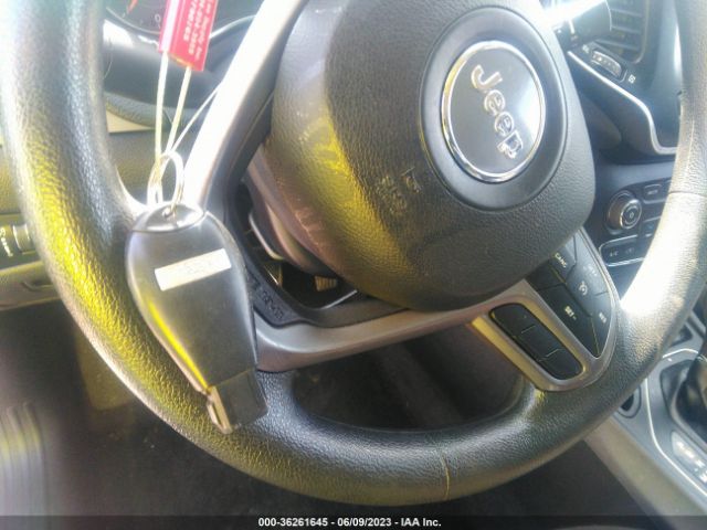 1C4PJLCBXKD221174 Jeep Cherokee Latitude