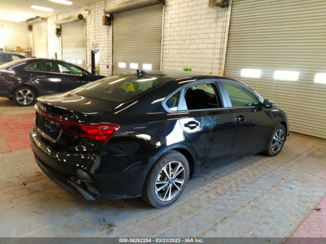 3KPF24AD2PE555093 KIA Forte Lxs