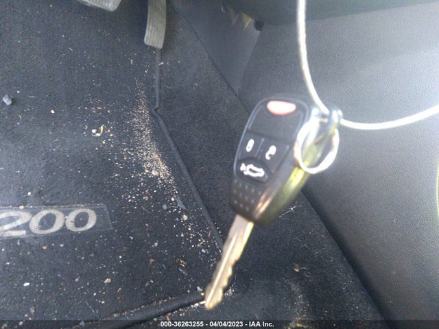 1C3CCBAB7EN125222 Chrysler 200 LX