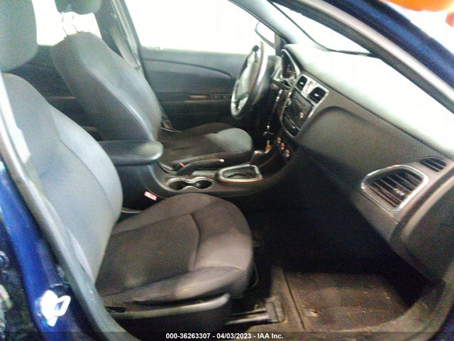 1C3CCBAB2EN208024 Chrysler 200 LX