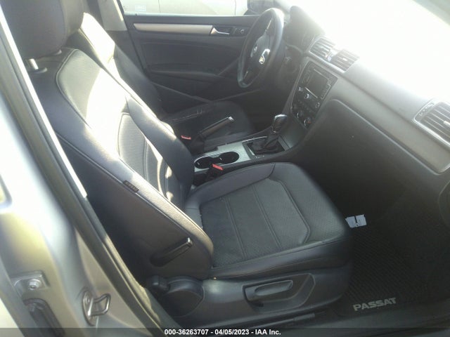 1VWBN7A38EC031978 Volkswagen Passat Tdi Se W/sunroof & Nav