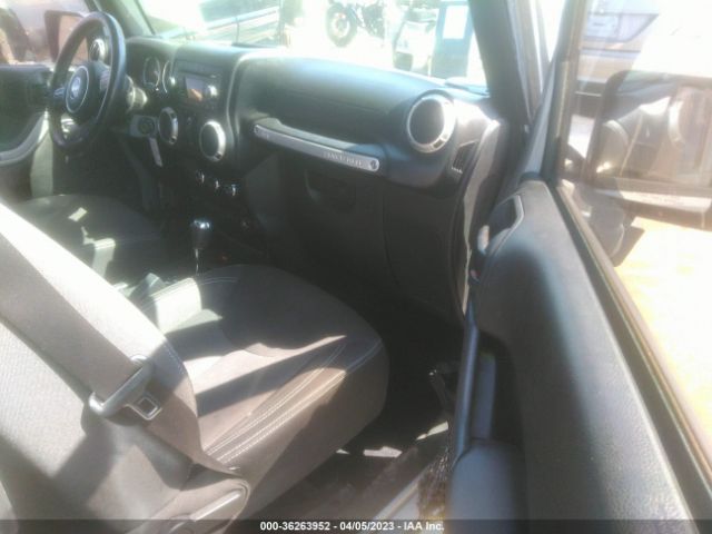 1C4BJWEG6HL564549 Jeep Wrangler Unlimited Sahara