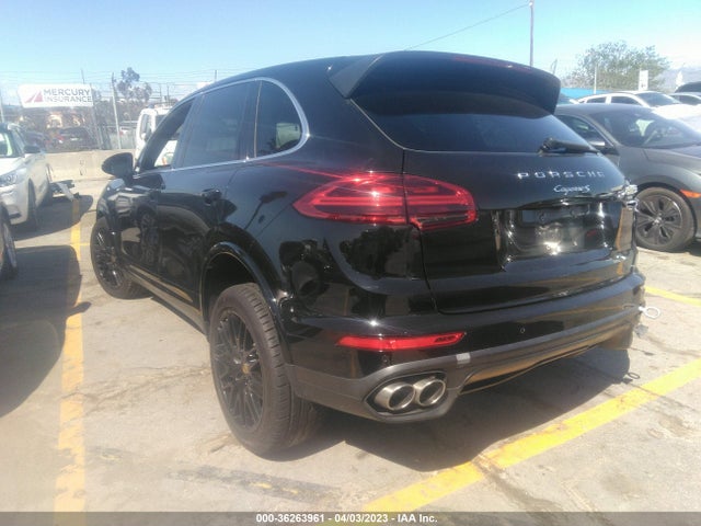 2018 Porsche Cayenne, VIN: WP1AB2A27JLA60611