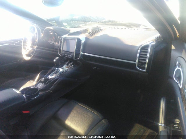 2018 Porsche Cayenne, VIN: WP1AB2A27JLA60611