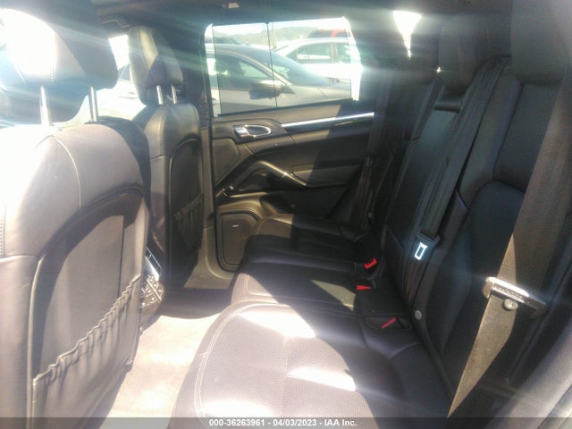 2018 Porsche Cayenne, VIN: WP1AB2A27JLA60611