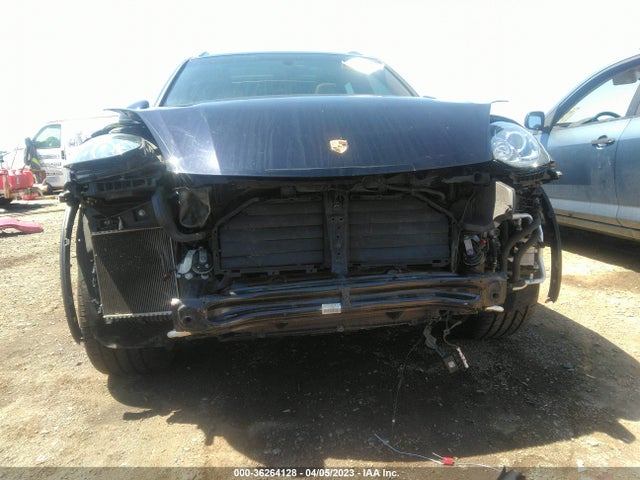 2016 Porsche Cayenne, VIN: WP1AE2A28GLA64330