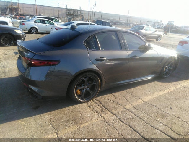 2017 Alfa Romeo Giulia, VIN: ZARFAEAVXH7547297