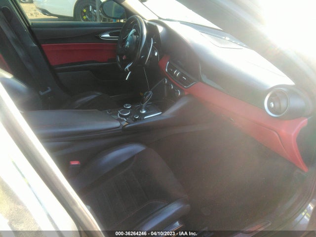 2017 Alfa Romeo Giulia, VIN: ZARFAEAVXH7547297