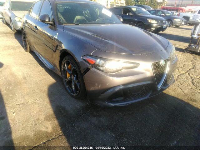2017 Alfa Romeo Giulia, VIN: ZARFAEAVXH7547297