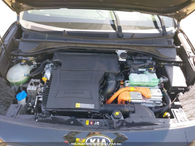 KNDCB3LC1K5239013 KIA NIRO LX