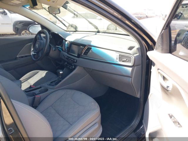 KNDCB3LC1K5239013 KIA NIRO LX