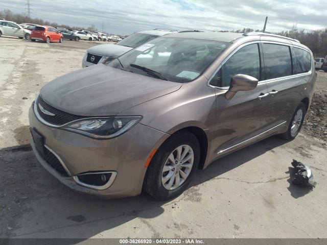 2C4RC1BG0JR155198 Chrysler Pacifica Touring L