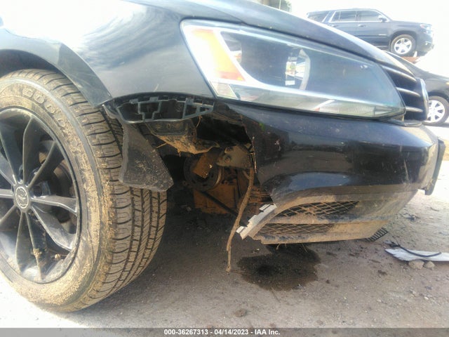 3VW2K7AJ8FM418425 Volkswagen Jetta Sedan 2.0l S