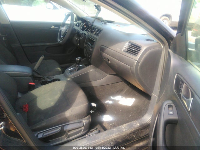 3VW2K7AJ8FM418425 Volkswagen Jetta Sedan 2.0l S