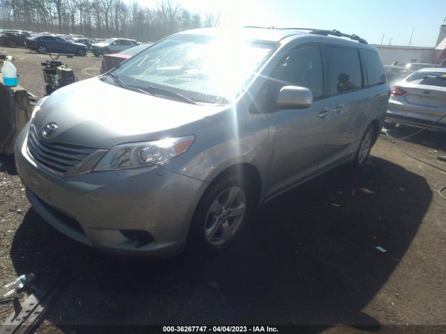 Toyota Sienna Le 8 Passenger 2015 5TDKK3DCXFS550157 Image 2
