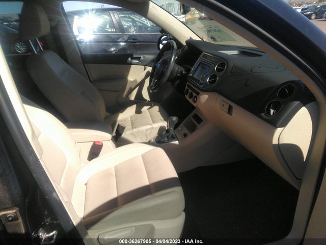 WVGAV7AX9HK032144 Volkswagen TIGUAN S