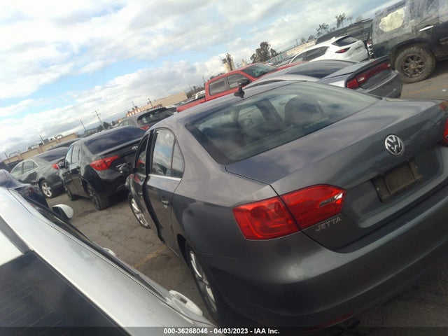 3VWD17AJ5EM384891 Volkswagen Jetta Sedan Se