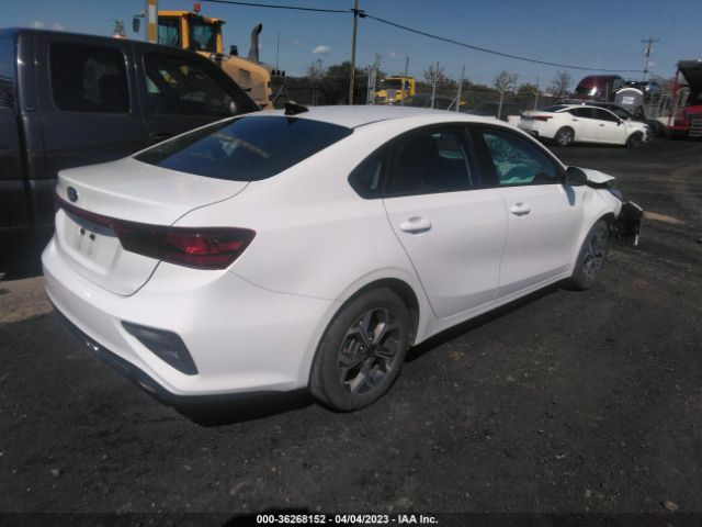 3KPF24AD4ME398064 KIA Forte Lxs