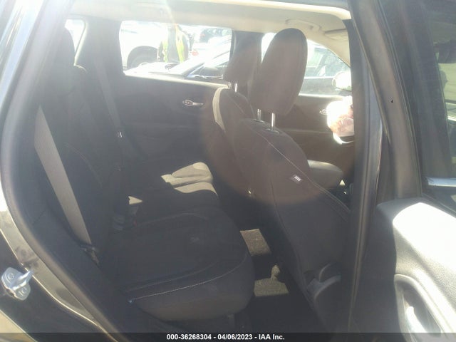 1C4PJLCS5GW179587 Jeep Cherokee Latitude
