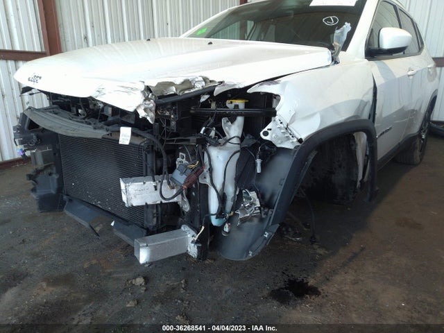 3C4NJCBBXJT182393 Jeep Compass Latitude