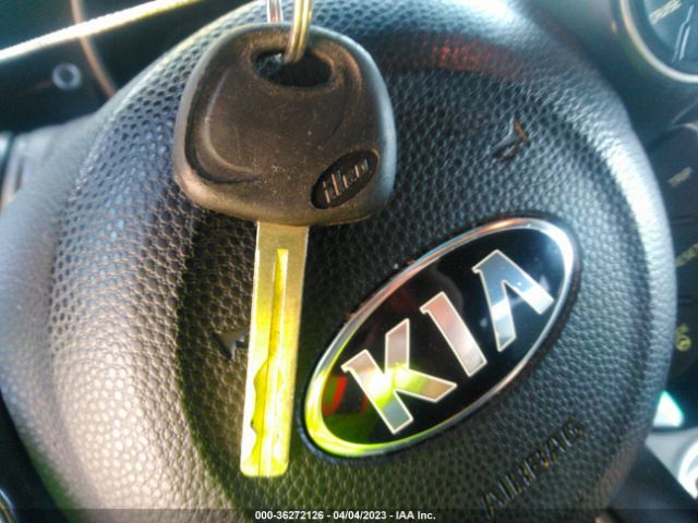 KNDJN2A28F7209813 KIA Soul Base