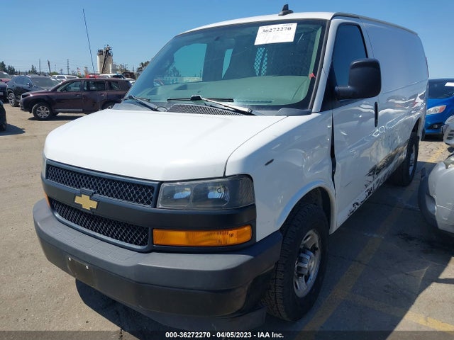 Chevrolet EXPRESS CARGO VAN 2018 1GCWGAFP1J1203765 Image 2