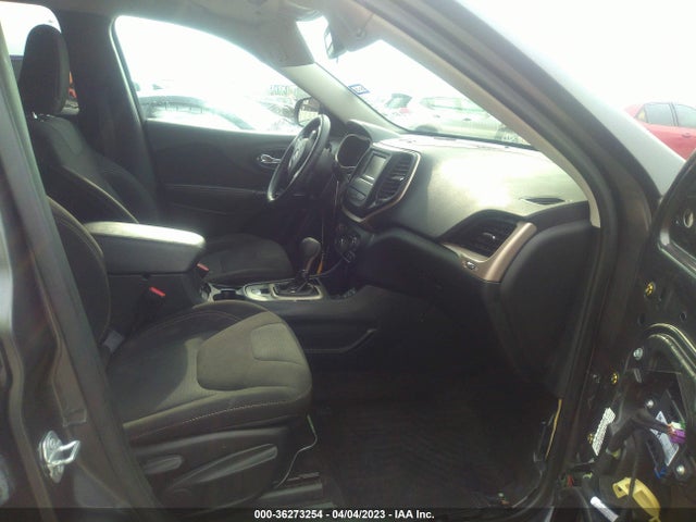 1C4PJLCB6GW295008 Jeep Cherokee Latitude
