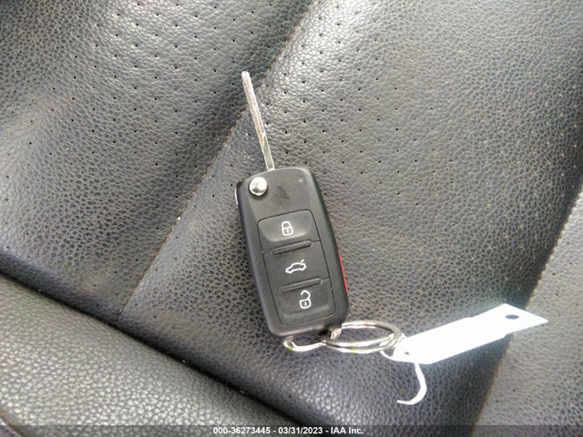 2011 VOLKSWAGEN TIGUAN SE W/SUNROOF & NAVI VIN: WVGAV7AX5BW515582