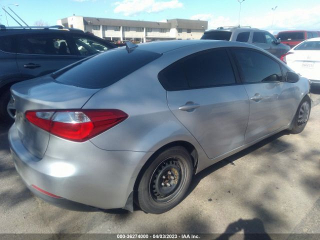 KNAFK4A66G5577611 KIA FORTE LX