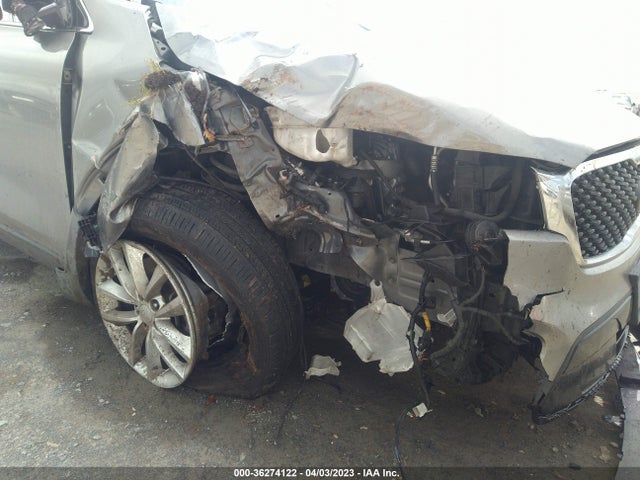 KIA SORENTO LX 2018 5XYPG4A33JG422785 Image 7