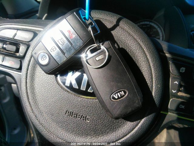 KNDCC3LC7H5079984 KIA NIRO EX