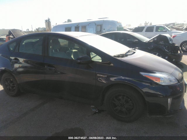 Toyota Prius Four 2015 JTDKN3DU1F0397722 Image 2