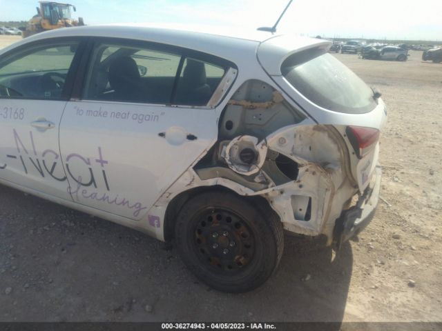 KNAFK5A84G5524834 KIA Forte 5-door Lx
