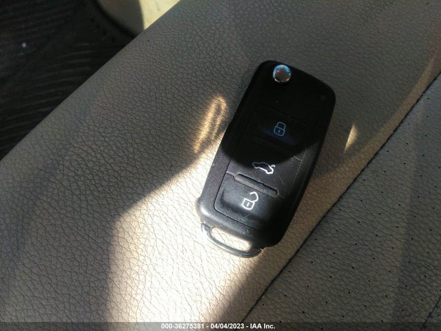 2012 VOLKSWAGEN JETTA SEDAN SEL W VIN: 3VWLP7AJ5CM469267