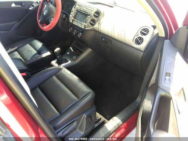 WVGAV7AX5FW070668 Volkswagen TIGUAN SE